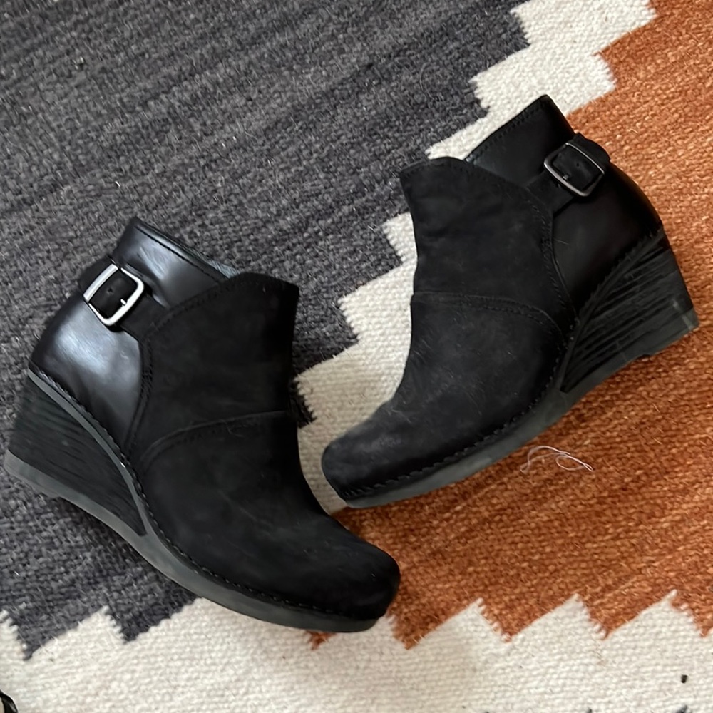 Dansko Shirley - Wedge Booties